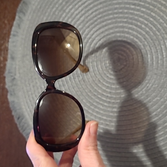 Coach HC 8076 L067 Laurin dark tortoise brown gradient sunglasses with clam case - Picture 9 of 14